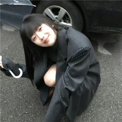 公园长椅上的盖伊与玛德琳